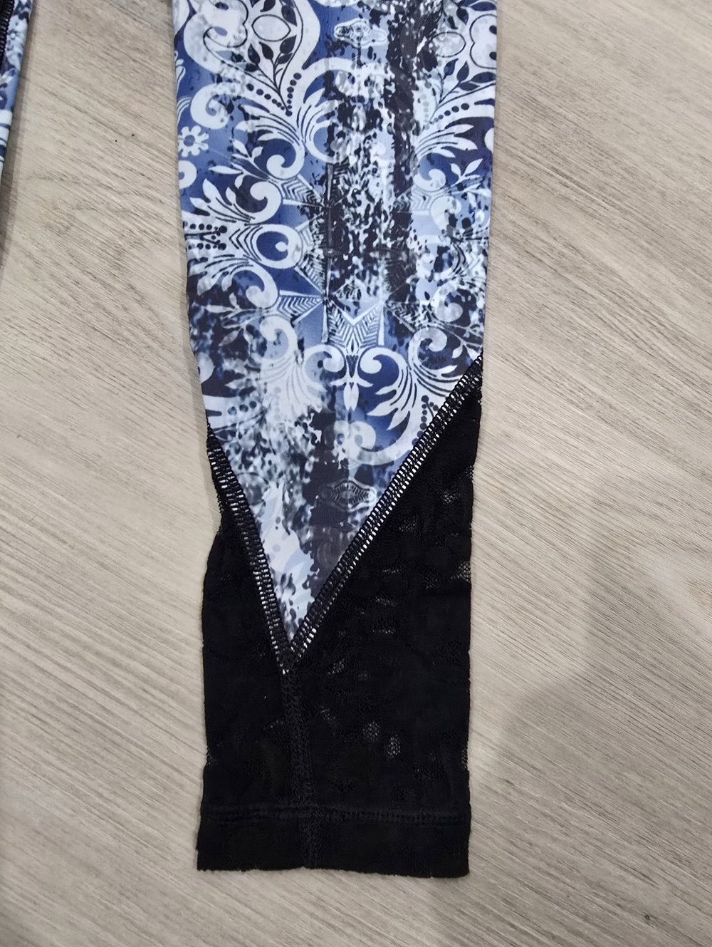 Vimmia VM MV Leggings Women Blue Grey Damask Print Lace Ankle Panels Small NWOT - Picture 2 of 8